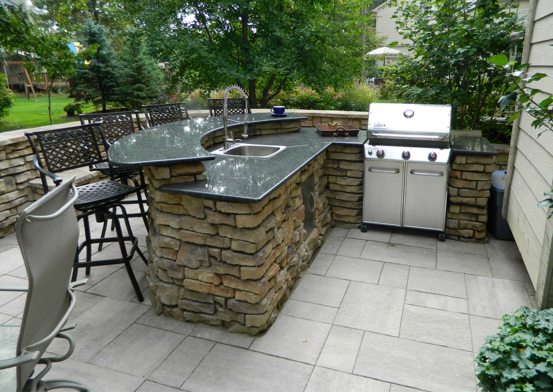 Redi-Scapes Wall Column Patio Grill Area – REDI-WALL LLC BRIGHTON MI ...